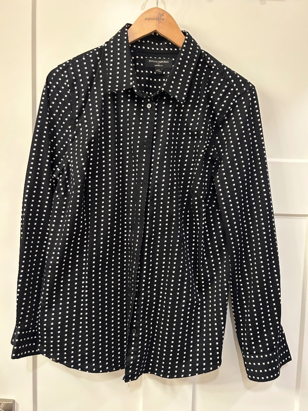 Banana Republic Tailored Fit Button Down Blouse